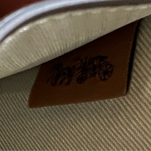 NWT, gorgeous Coach Slim ID Card Case in pale green with silver pinmount logo - Picture 4 of 13
